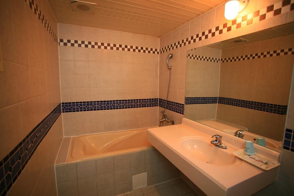 Paiwei Motel Tainan Exterior photo