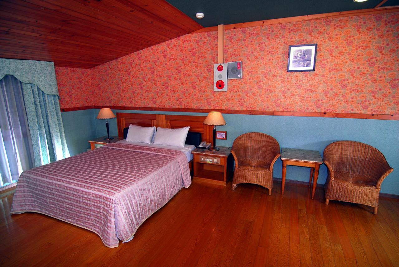 Paiwei Motel Tainan Exterior photo